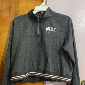 Nike cropped hoodie ✔️